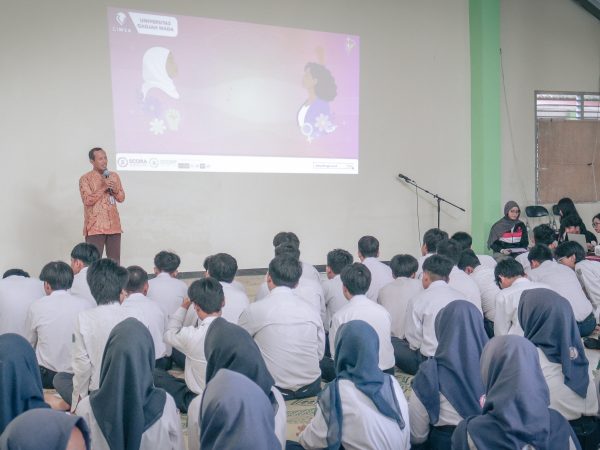 Seminar PIVOT Edukasi Pernikahan Dini di SMP Negeri 3 Gamping Berlangsung Interaktif dan Inspiratif