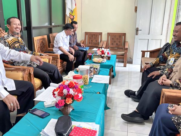 Monitoring MBG dan UKS oleh Kementerian Dikdasmen di SMP N 3 Gamping