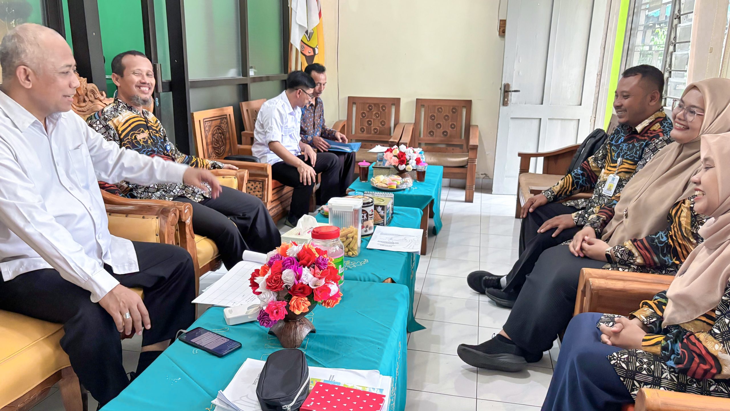 Monitoring MBG dan UKS oleh Kementerian Dikdasmen di SMP N 3 Gamping