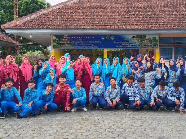 Tembus Pegunungan Berkolaborasi Menebar Keteladanan! OSIS SMP Negeri 3 Gamping dan SMP Negeri 3 Samigaluh Bersatu dalam Latihan Ibadah Qurban Penuh Makna