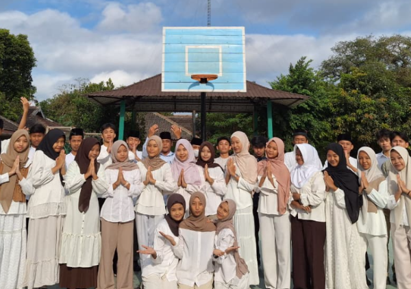 SPETAGA BERNUANSA PESANTREN! Putih-Putih Penuhi Sekolah, Semangat Hari Santri Menggema di SMP Negeri 3 Gamping